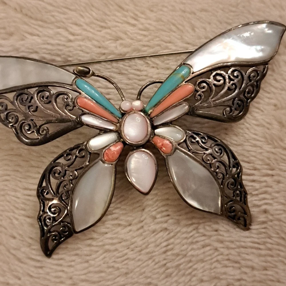 Sterling Vintage Buterfly Mother Pearl Pin - Picture 3 of 3